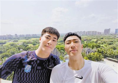 汤姆·克鲁斯主演的《壮志凌云2：独行侠》在北美继续狂飙猛进，北美第二个周末拿到8600万（文中单位均为美元），环比仅下降32%